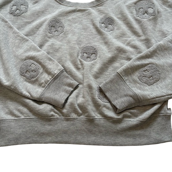 Olive + Oak Cropped Gray Sweatshirt with Embroidered Skulls, Sz M - Picture 9 of 12